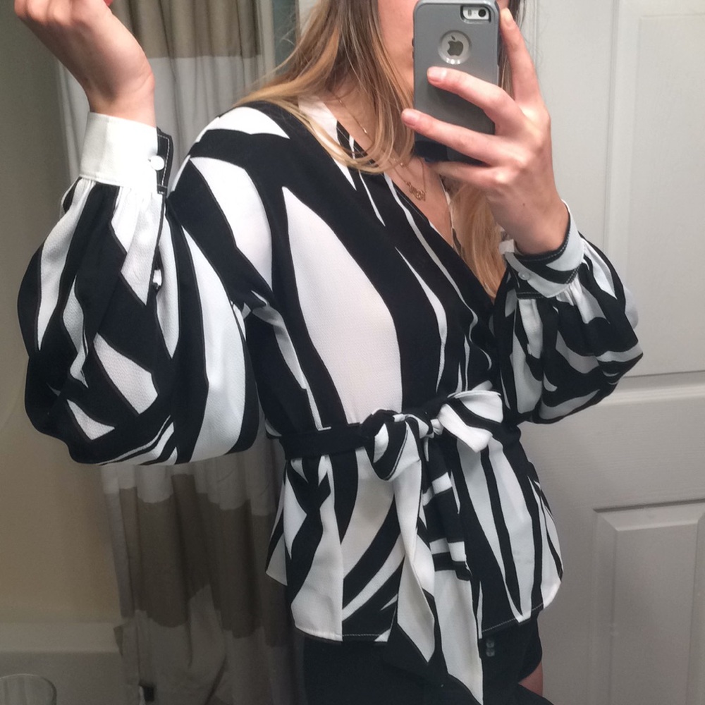 Abstract Wrap Top - Picture 2 of 8